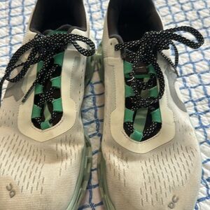 Women’s on clouds size 9